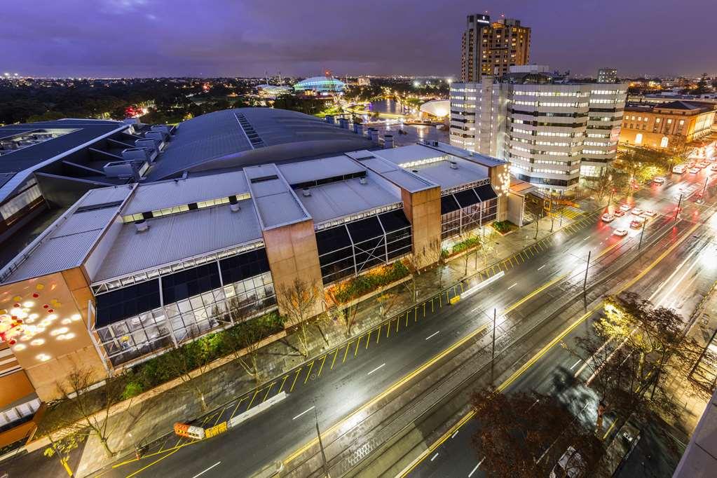 Oaks Adelaide Embassy Suites Bagian luar foto